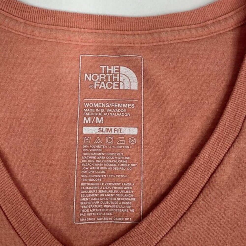 The North Face Womens Athletic Slim Fit V-Neck Graphic T-Shirt Clay Pink Medium - Picture 10 of 15